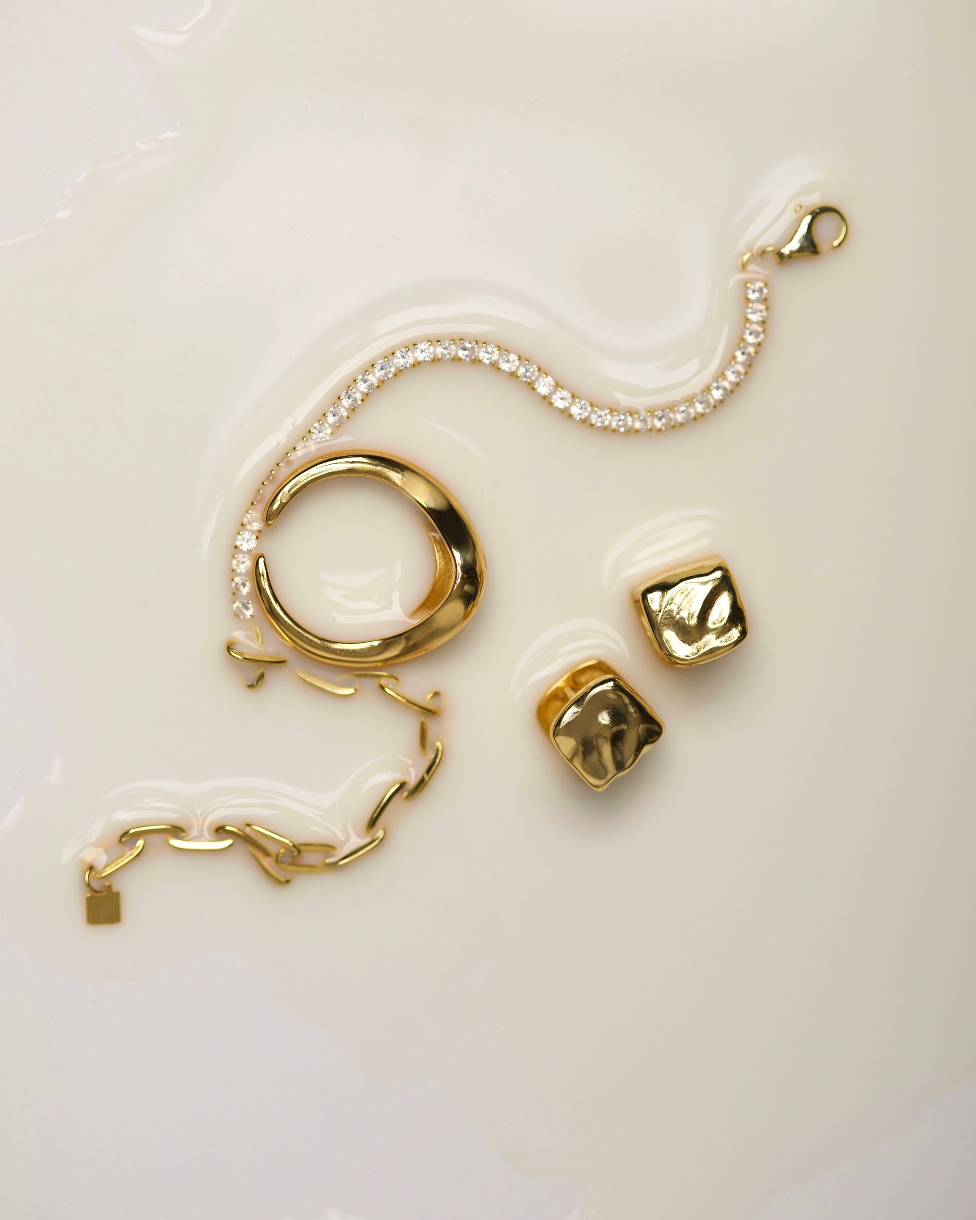925 Sterling Silver, 18K Gold Plated with&nbsp;Cubic Zirconia, jewelry store
jewelry shop
silver rings jewellery